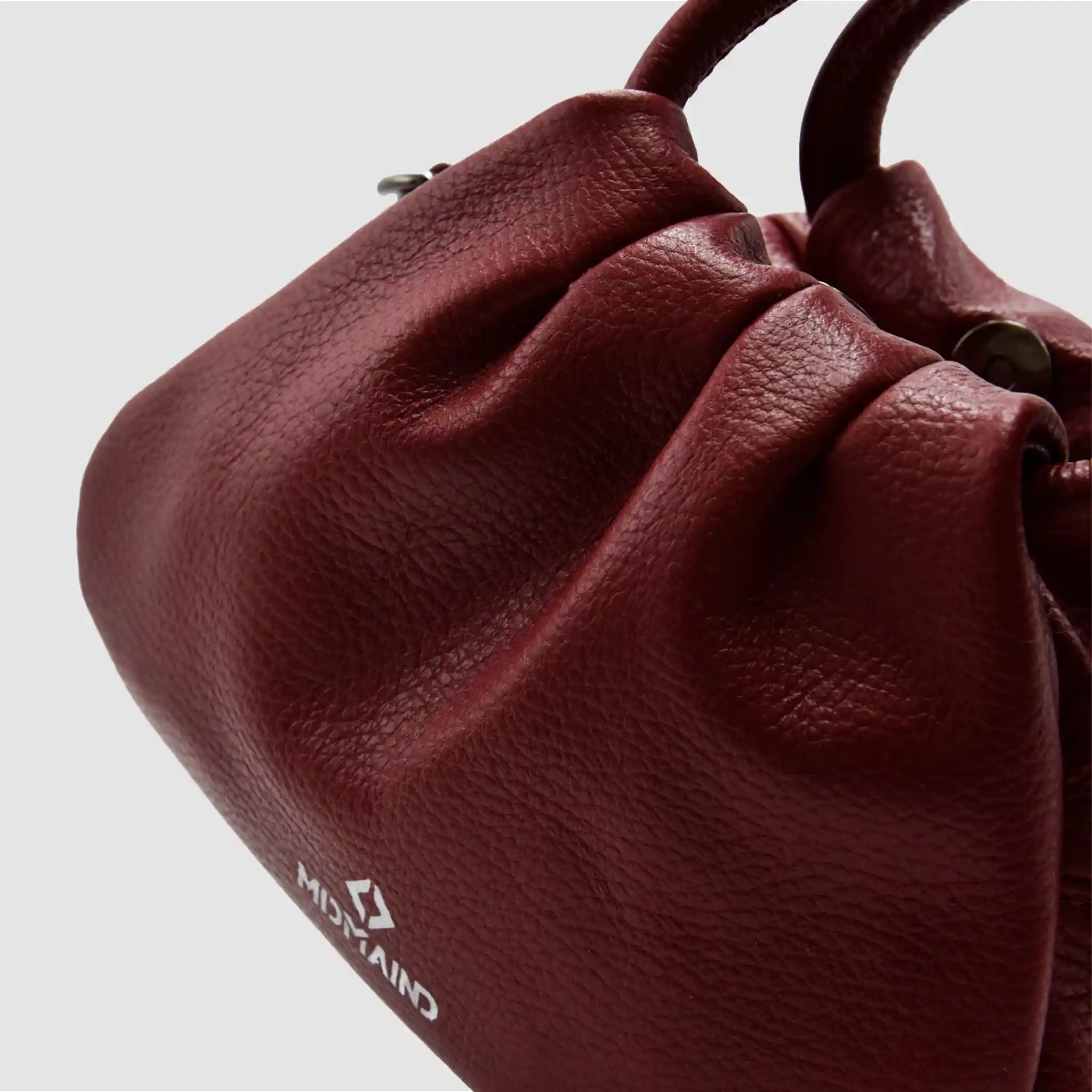 PETITE M - Borsa a mano in pelle martellata - BORDEAUX - MIDMAIND™ | BRAND