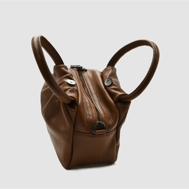PETITE M - Borsa a mano in pelle martellata - MILK CHOCOLATE - MIDMAIND™ | BRAND