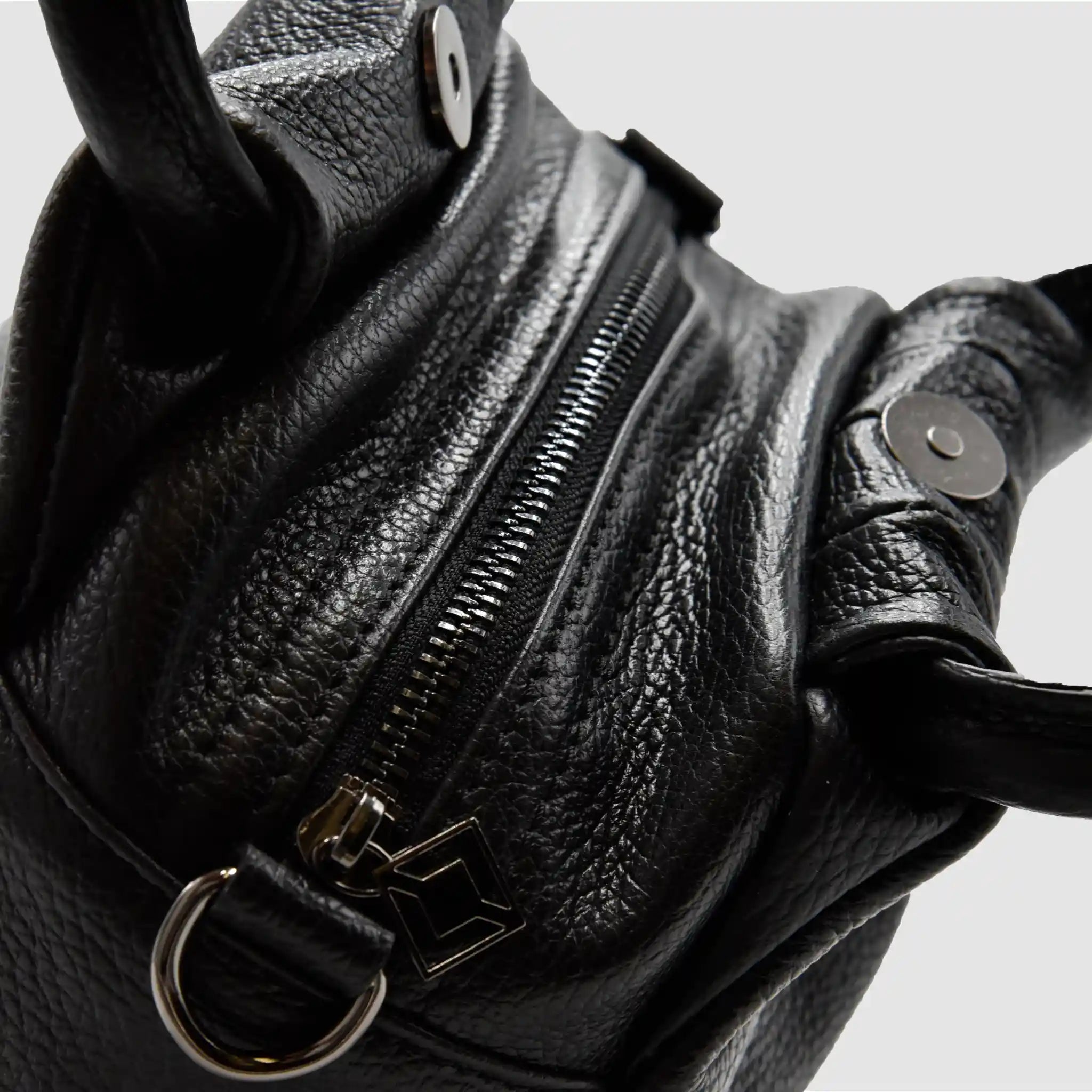 PETITE M - Borsa a mano in pelle martellata - NERO - MIDMAIND™ | BRAND