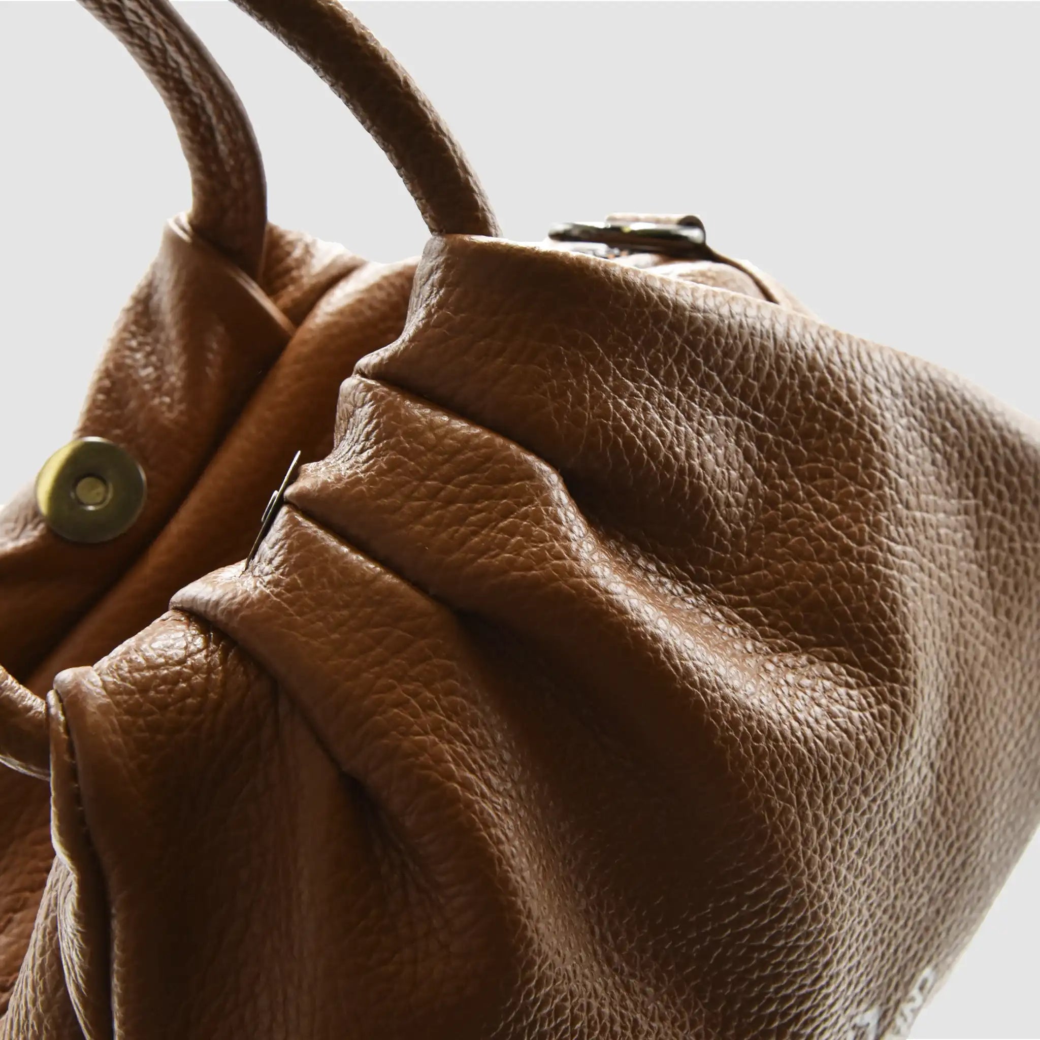 PETITE M - Borsa a mano in pelle - MILK CHOCOLATE - MIDMAIND™ | BRAND