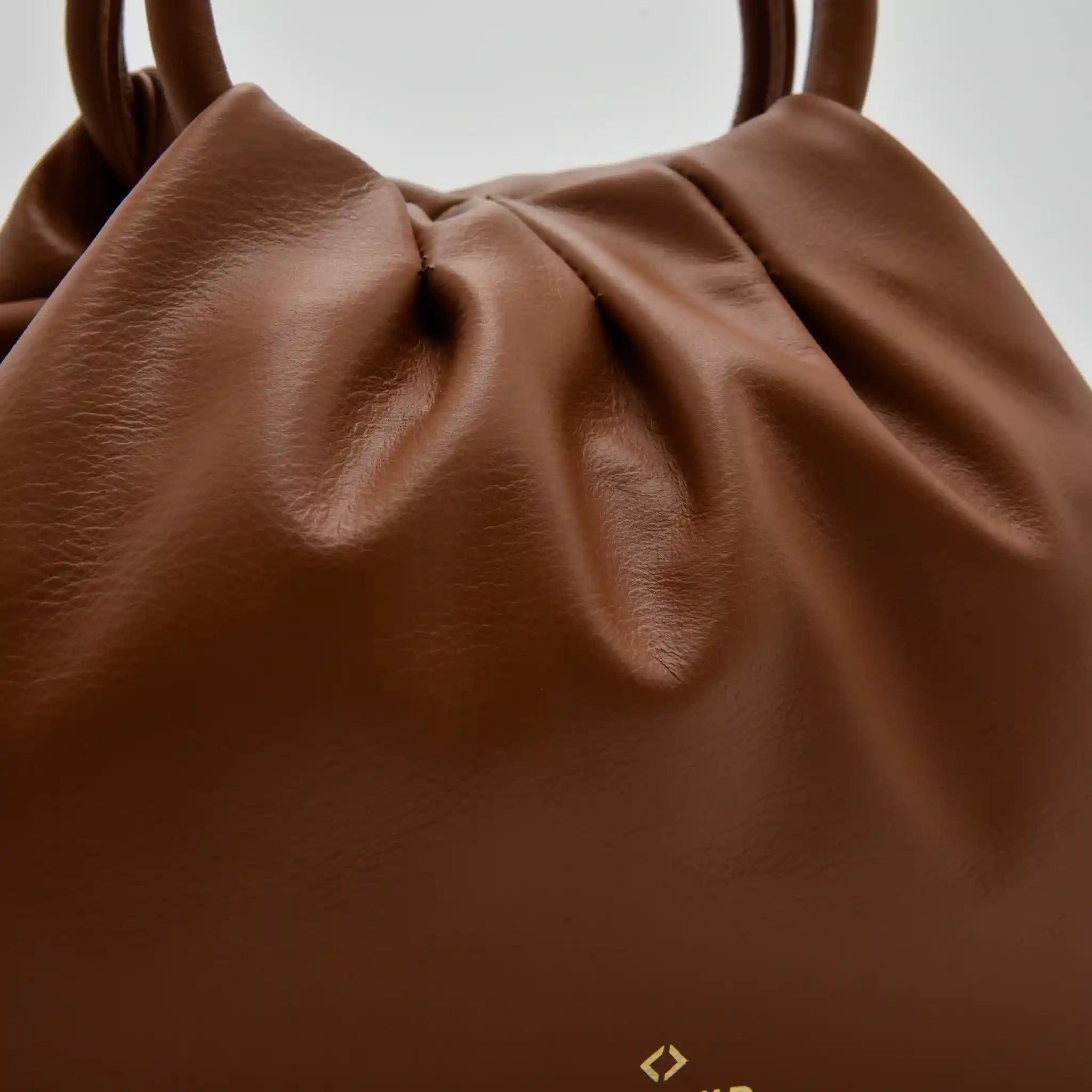 PETITE M - Borsa a mano in Pelle Sauvage - CUOIO - MIDMAIND™ | BRAND