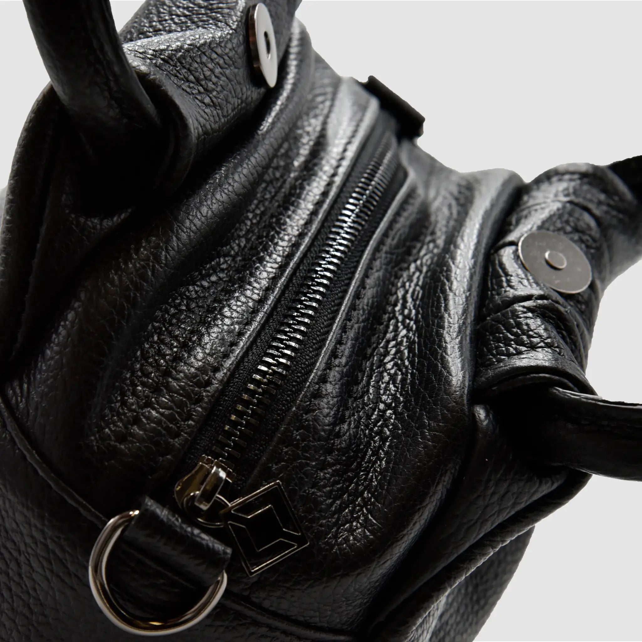 PETITE S - Borsa a mano in pelle martellata - NERO - MIDMAIND™ | BRAND